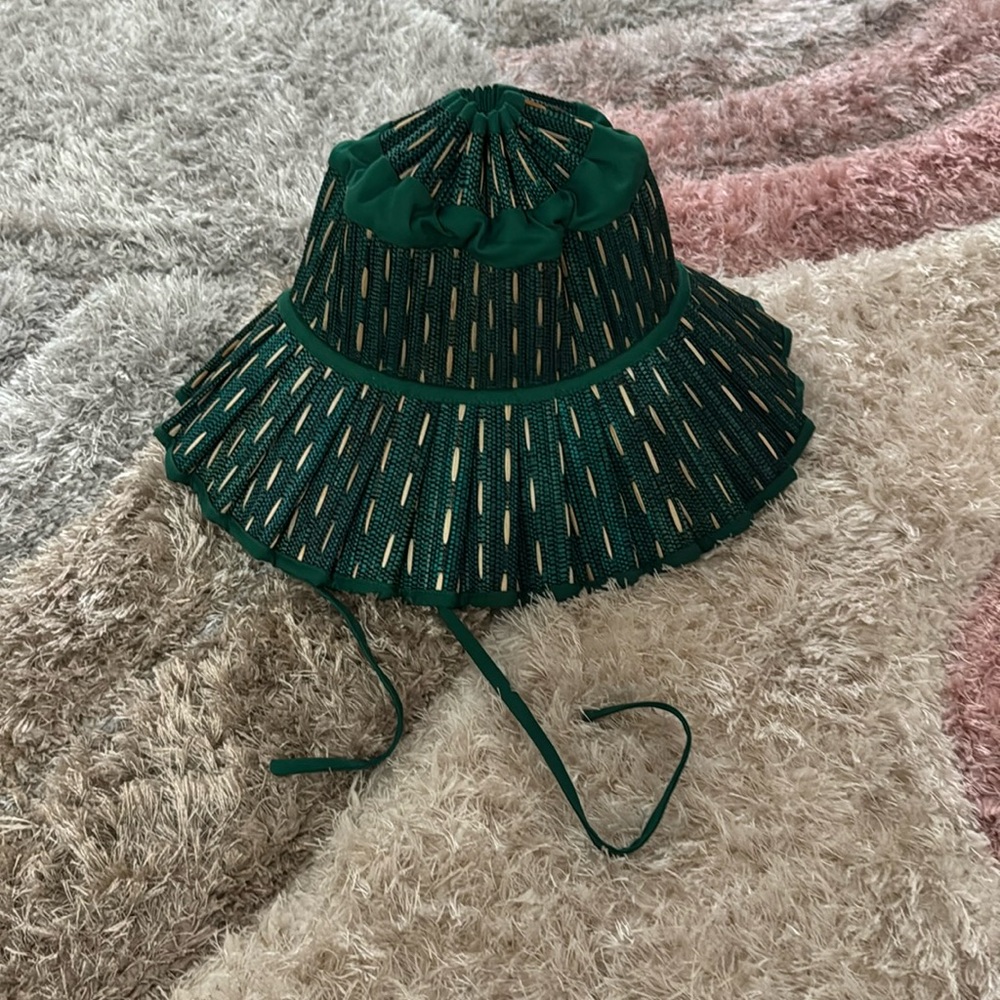 Lorna Murray hat